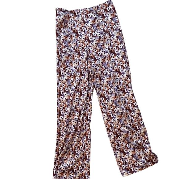 SHEIN Ditsy Floral Cropped Halter Top & Pants Set - Picture 10 of 11